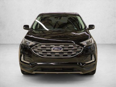 Used 2024 Ford Edge Titanium image 2