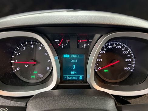 Used 2017 Chevrolet Equinox LT w/ Convenience Package image 12