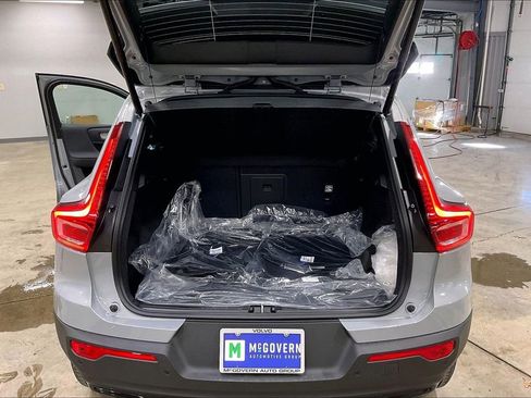 New 2026 Volvo XC40 B5 Plus w/ Climate Package AWD/4WD image 9