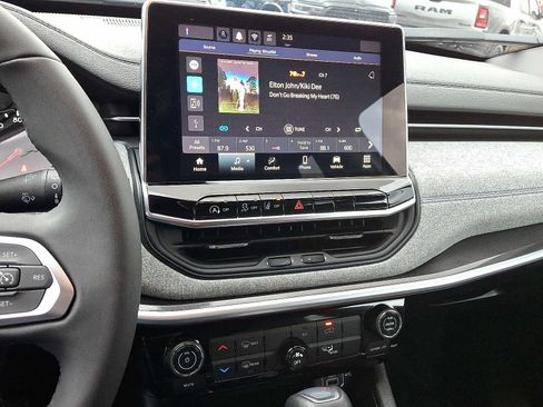 Certified 2024 Jeep Compass Latitude image 17