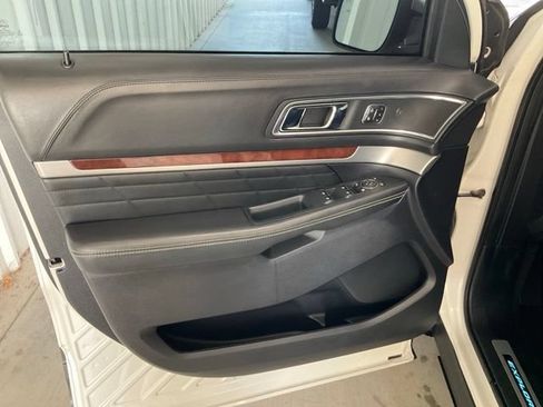 Used 2019 Ford Explorer Platinum AWD/4WD image 4