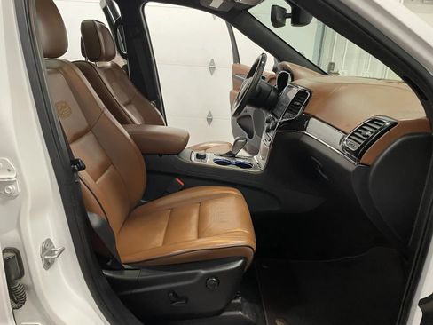 Used 2020 Jeep Grand Cherokee Overland AWD/4WD image 46