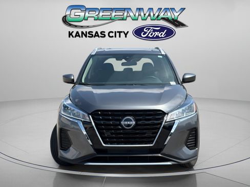 Used 2024 Nissan Kicks SV FWD image 2
