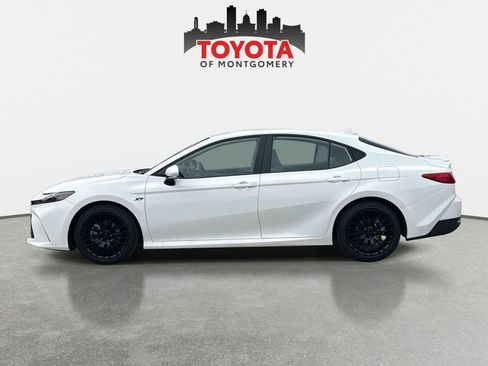 Used 2025 Toyota Camry LE w/ Convenience Package image 6