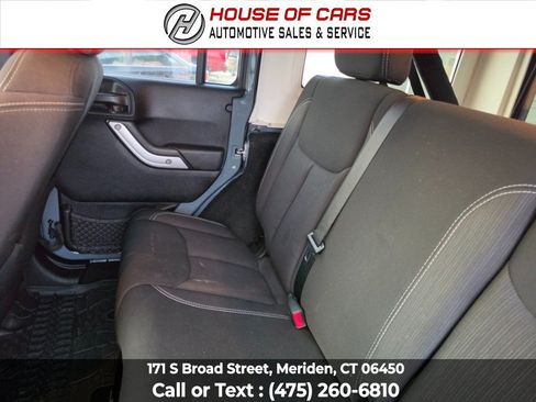 Used 2014 Jeep Wrangler Unlimited Sahara w/ Max Tow Package AWD/4WD image 35