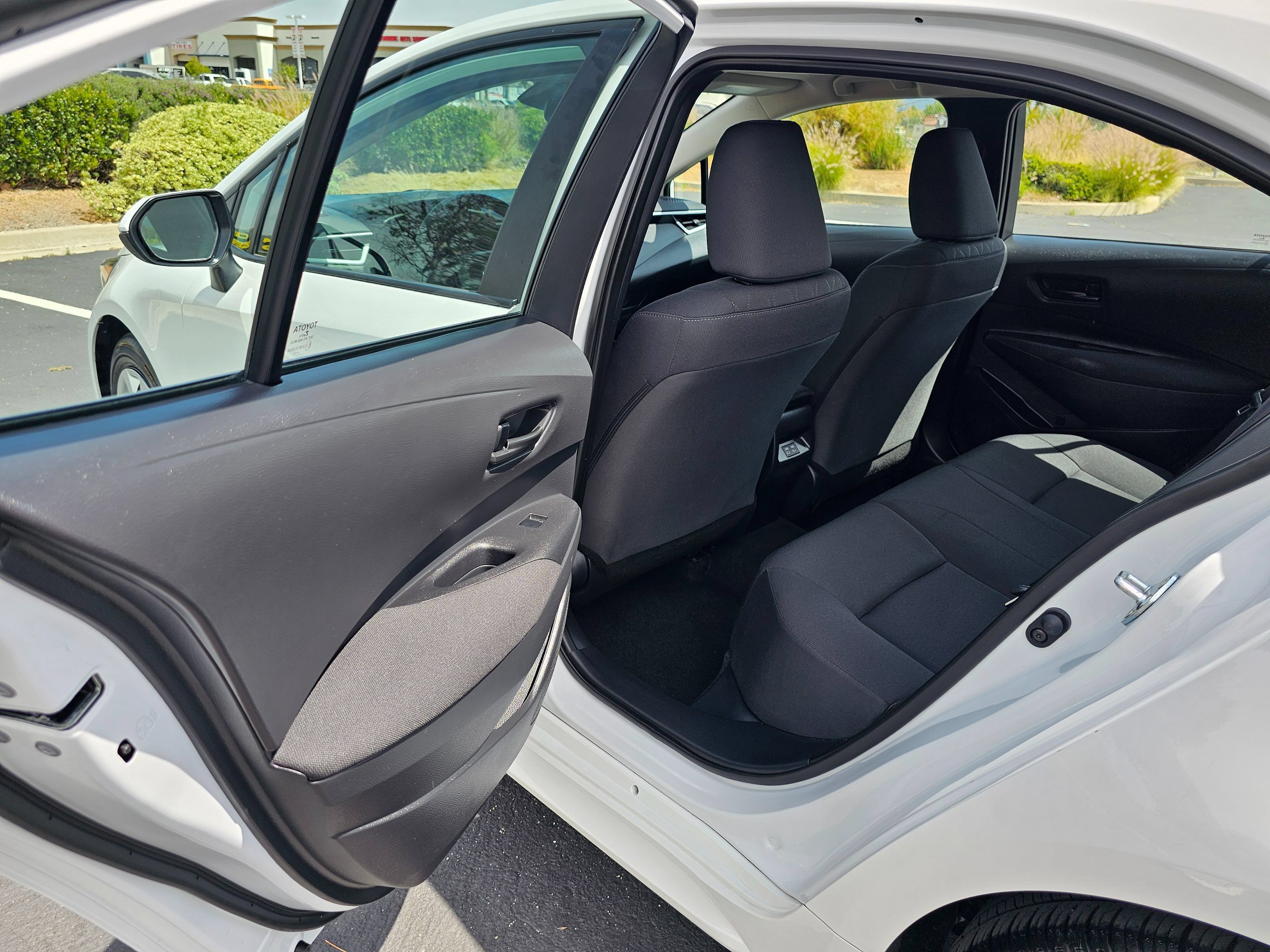 Used 2025 Toyota Corolla LE FWD image 17