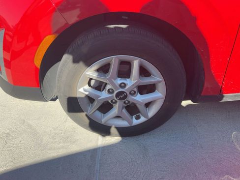 Used 2025 Kia Soul LX w/ LX Technology Package image 10