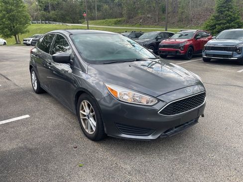 Used 2018 Ford Focus SE FWD image 1