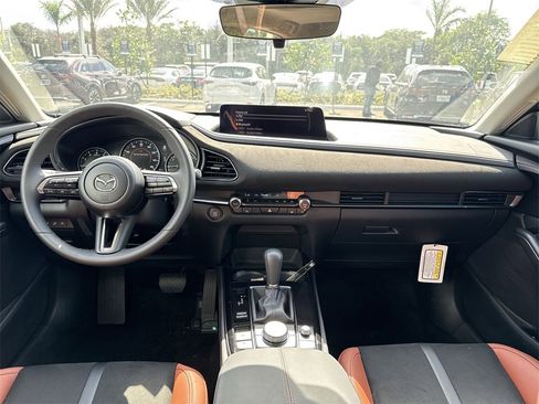 New 2024 MAZDA CX-30 Carbon image 15