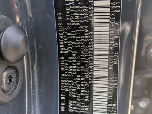 Used 2023 Toyota Corolla LE FWD image 30