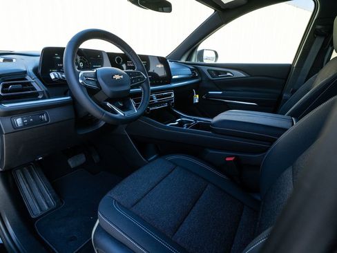 New 2026 Chevrolet Traverse LT image 11