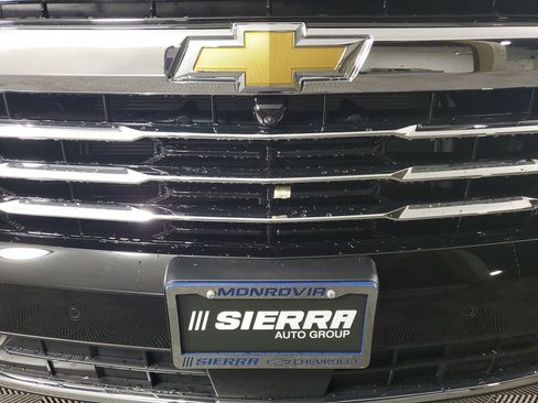 New 2026 Chevrolet Suburban LT image 10