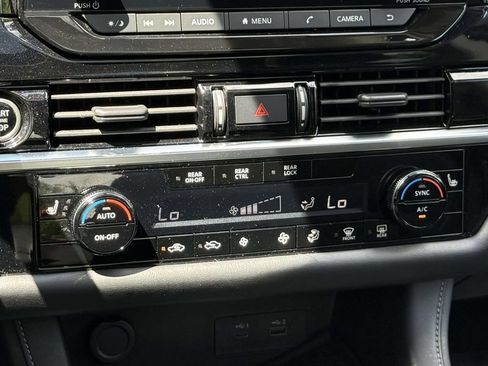 Used 2023 Nissan Pathfinder SV w/ SV Premium Package AWD/4WD image 16