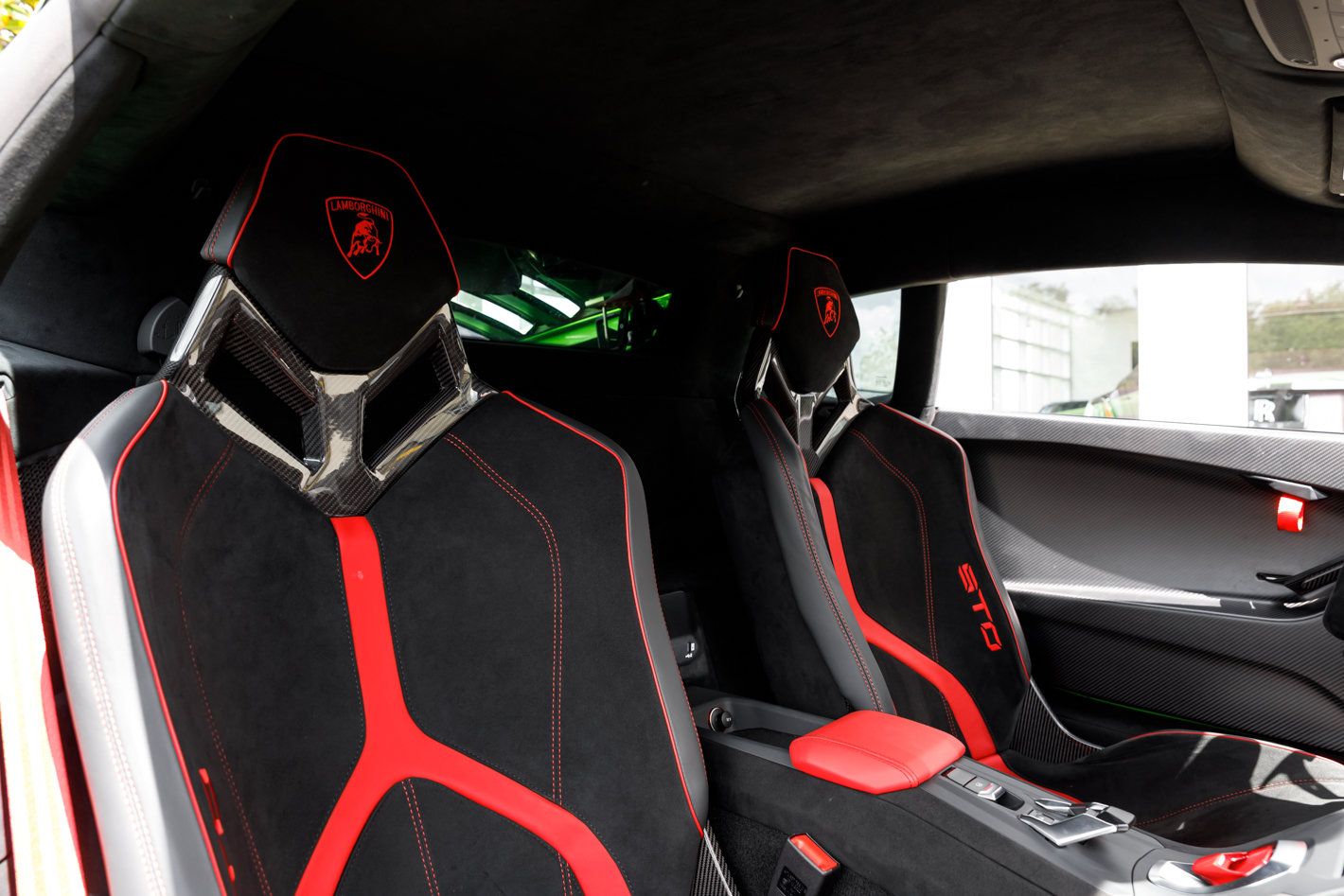 Used 2023 Lamborghini Huracan STO RWD image 45