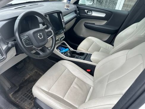 Used 2021 Volvo XC40 T5 Momentum w/ Protection Package Premier AWD/4WD image 18