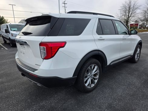 Certified 2022 Ford Explorer XLT w/ Equipment Group 202A image 5