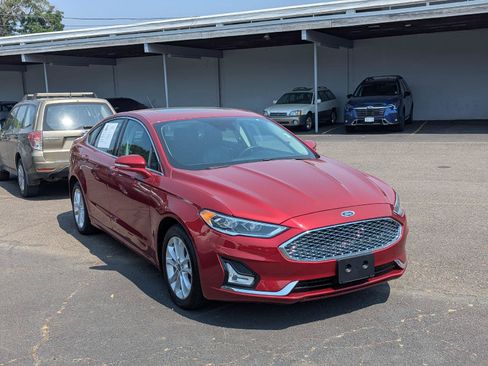 Used 2019 Ford Fusion Energi Titanium FWD image 10
