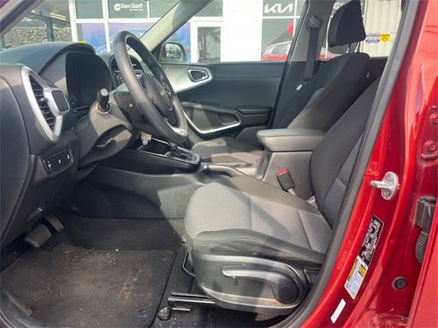 Used 2022 Kia Soul LX image 15