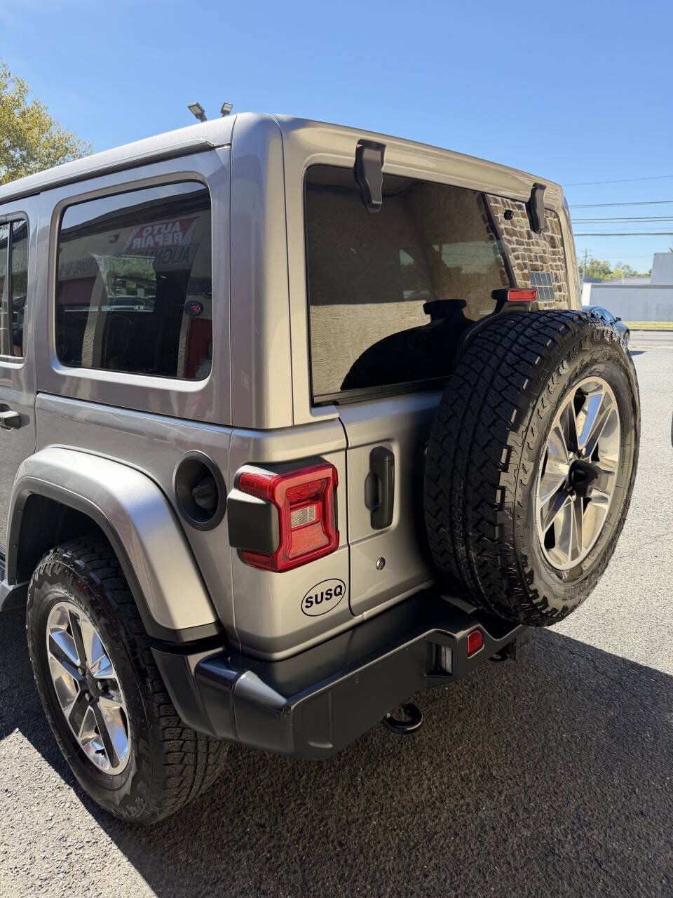 Used 2018 Jeep Wrangler Unlimited Sahara AWD/4WD image 17