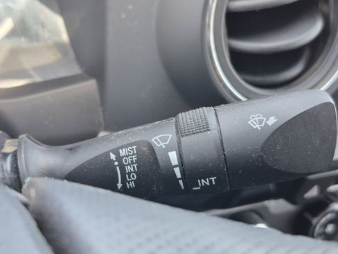Used 2018 Toyota Tacoma TRD Off-Road AWD/4WD image 32