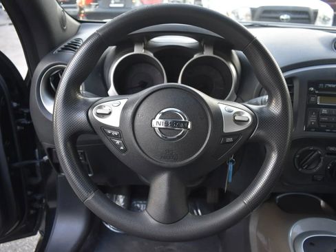 Used 2011 Nissan Juke S image 20