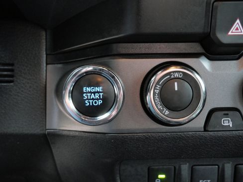 Certified 2022 Toyota Tacoma TRD Off-Road image 32