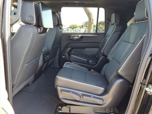 New 2026 Chevrolet Suburban Premier image 12