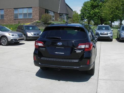 Used 2017 Subaru Outback 2.5i Touring w/ Popular Package #5A AWD/4WD image 6