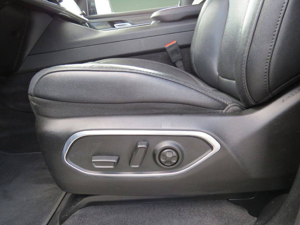 Used 2024 Jeep Wagoneer Series II w/ Flexible Seating Group RWD image 18