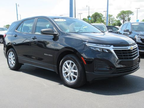 Used 2024 Chevrolet Equinox LS w/ Driver Confidence II Package FWD image 3