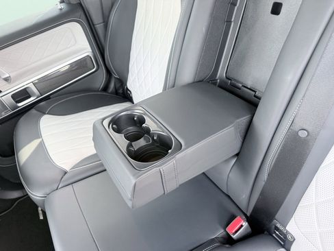 Used 2023 Mercedes-Benz G 550 image 38