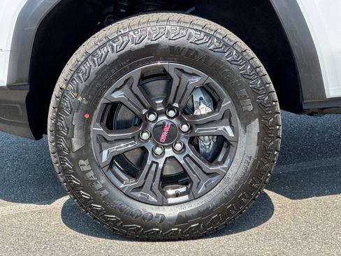 New 2025 GMC Canyon Elevation w/ Convenience Package image 26