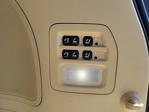 Used 2017 Lexus LX 570 4WD image 33