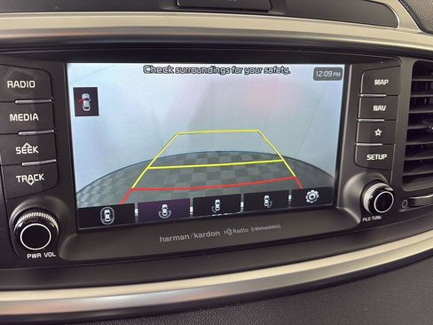 Used 2019 Kia Sorento SX image 11