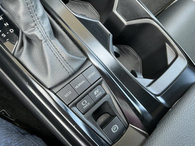 Used 2025 Toyota Camry SE FWD image 22