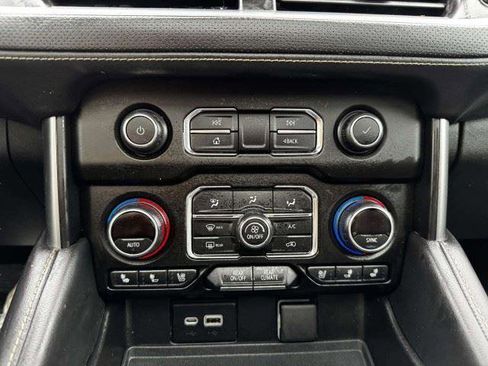 Used 2021 Chevrolet Suburban Premier w/ Premium Package RWD image 31
