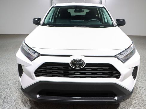Used 2024 Toyota RAV4 LE AWD/4WD image 4