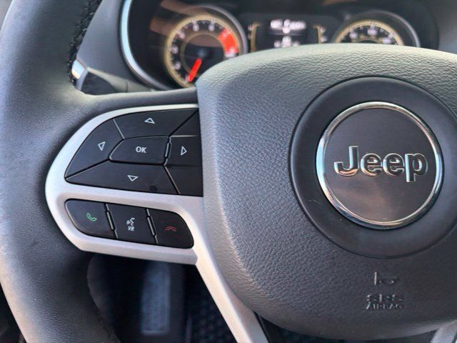 Used 2022 Jeep Cherokee Latitude w/ Trailer Tow Group AWD/4WD image 28