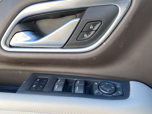 Used 2022 GMC Yukon XL SLT w/ SLT Premium Package image 33