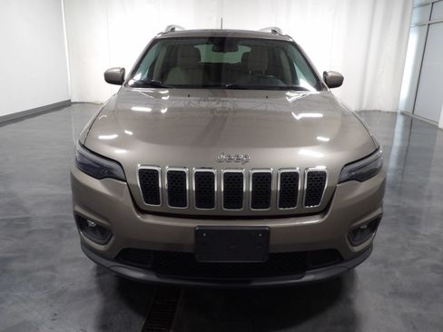 Used 2019 Jeep Cherokee Latitude w/ Cold Weather Group AWD/4WD image 2