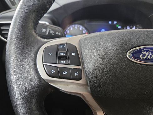 Used 2023 Ford Explorer XLT w/ Equipment Group 202A AWD/4WD image 16