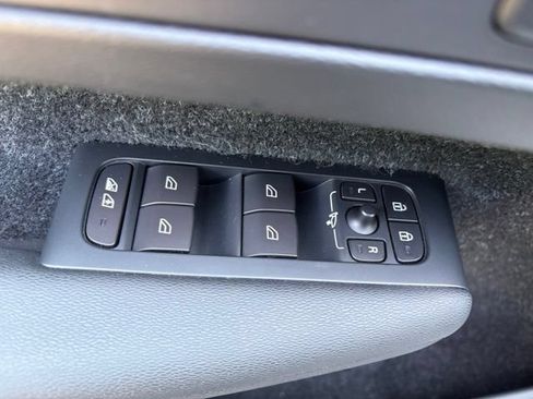 Used 2019 Volvo XC40 T5 R-Design AWD/4WD image 18