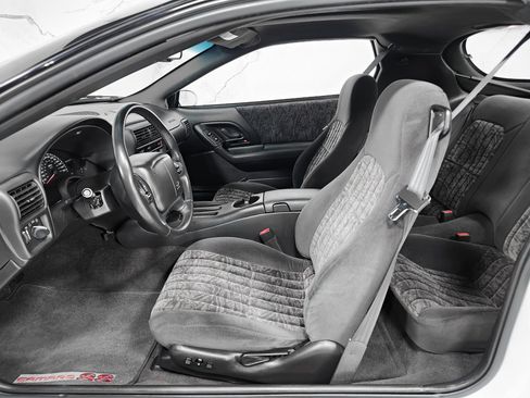 Used 2000 Chevrolet Camaro Z28 w/ SS Performance/Appearance Pkg image 31