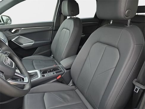 Used 2025 Audi Q3 2.0T Premium w/ Convenience Package image 18