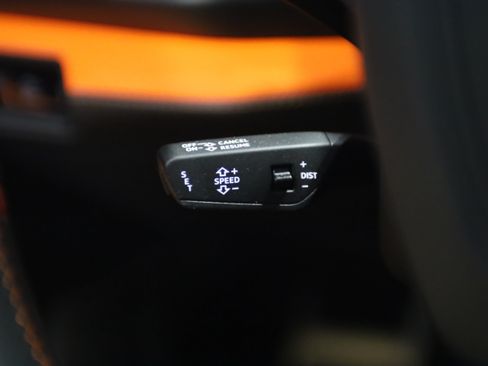 Used 2025 Lamborghini Urus SE AWD/4WD image 19