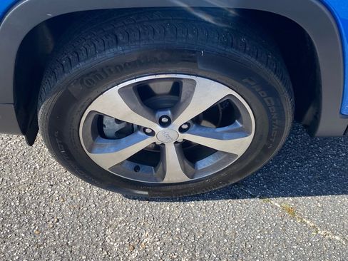 Used 2022 Jeep Cherokee Limited w/ Mopar Interior Package image 17