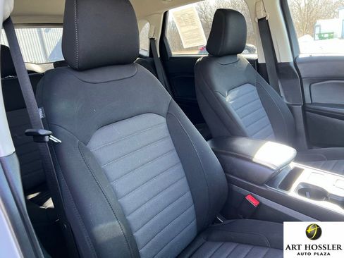 Used 2024 Ford Edge SE image 12