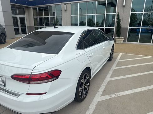 Used 2021 Volkswagen Passat 2.0T SE image 3