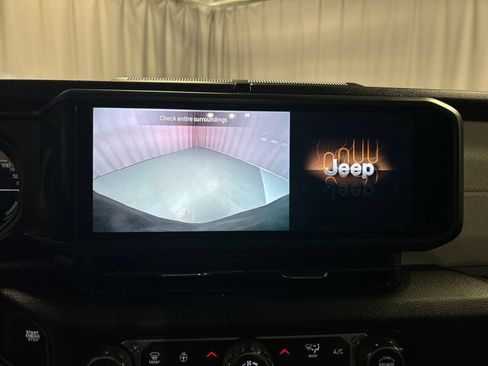 Used 2024 Jeep Wrangler Unlimited AWD/4WD image 18