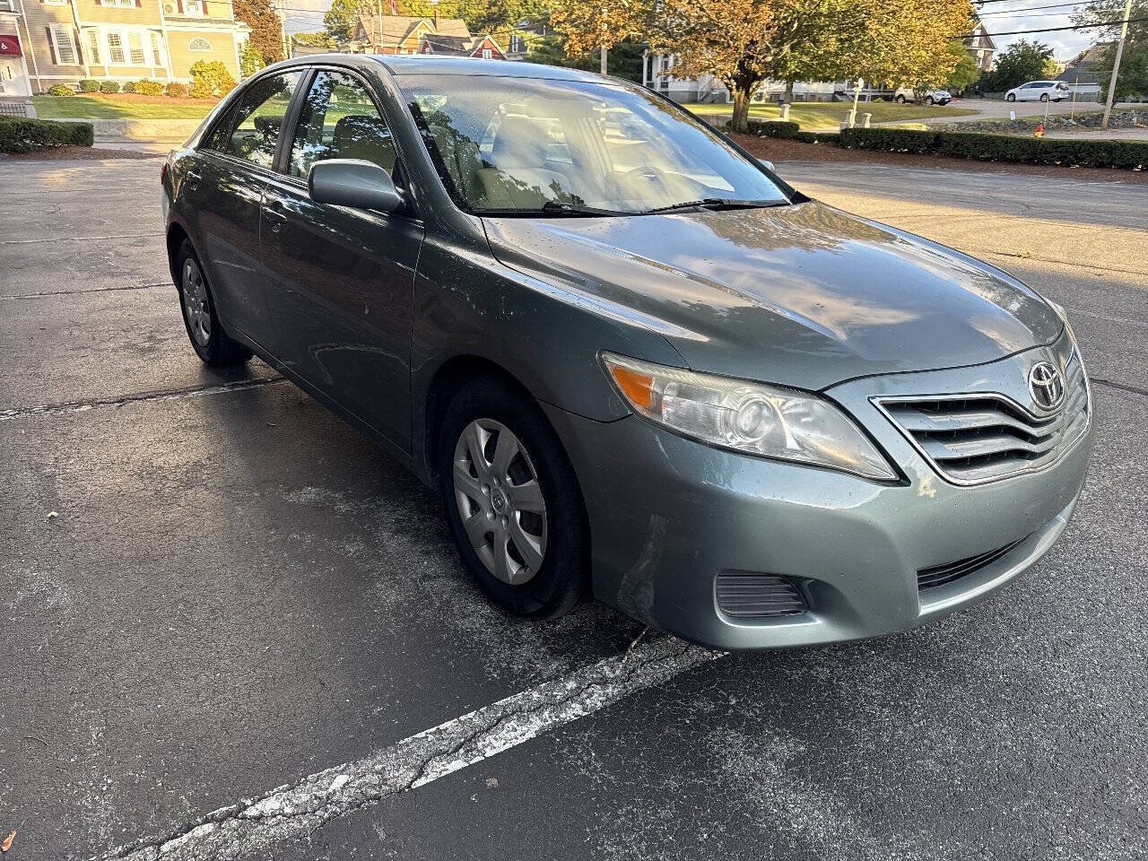 Used 2010 Toyota Camry LE FWD image 4
